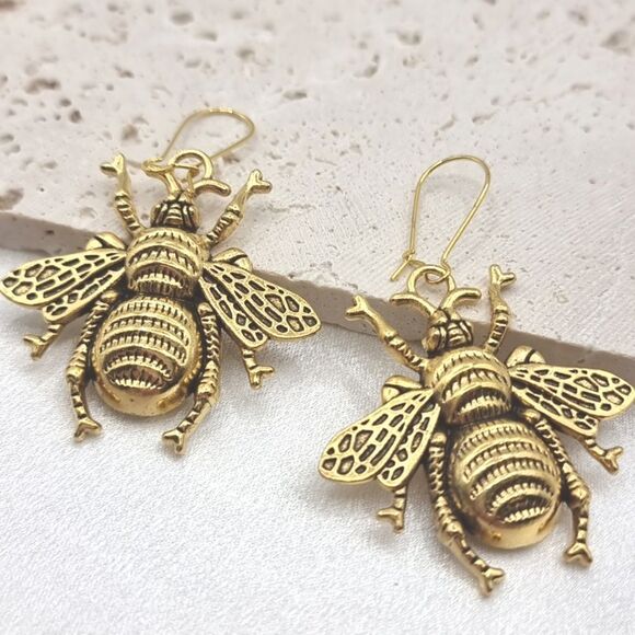 New ZARA Gold bee statement earrings - Picture 1 of 8